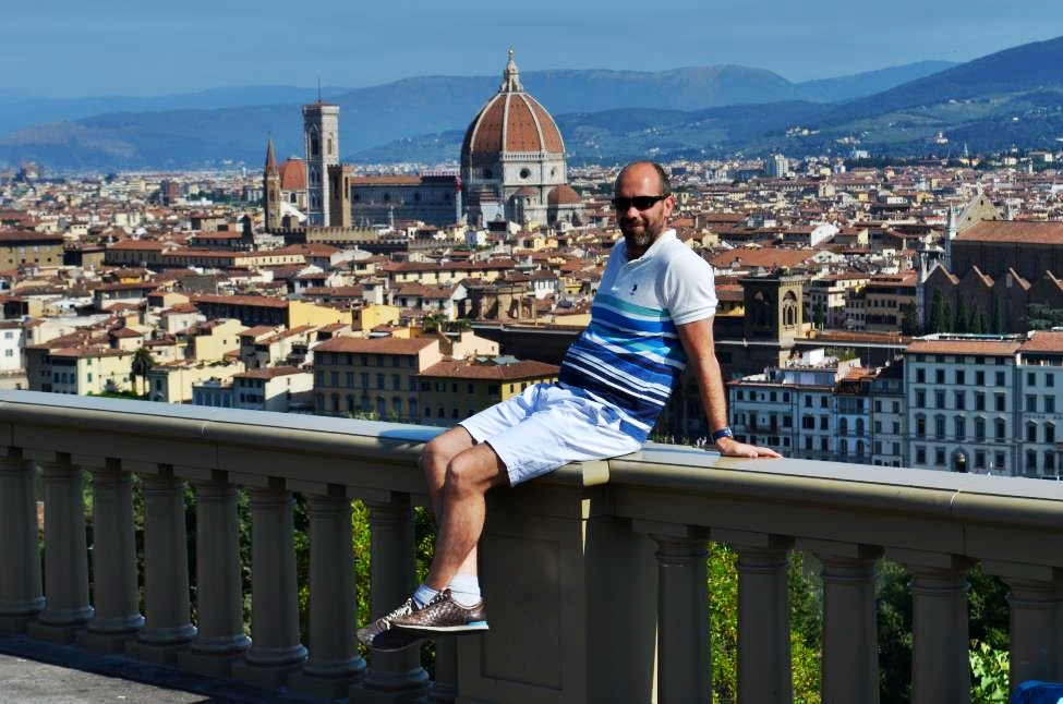 I am proudly embracing Florence, Piazzale Michelangelo. Jonnie wit spectacular panorama of Florence behind