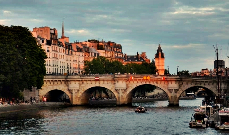Pont Neuf and the City Island, Seine River Cruise, Paris