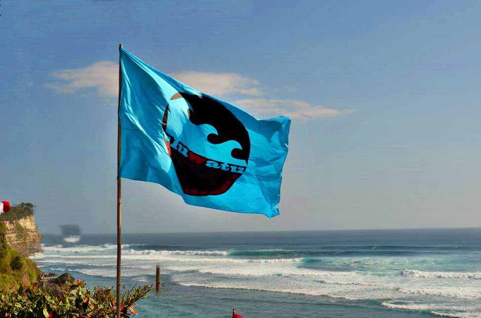 Uluwatu surfing flag with waves of a lifetime