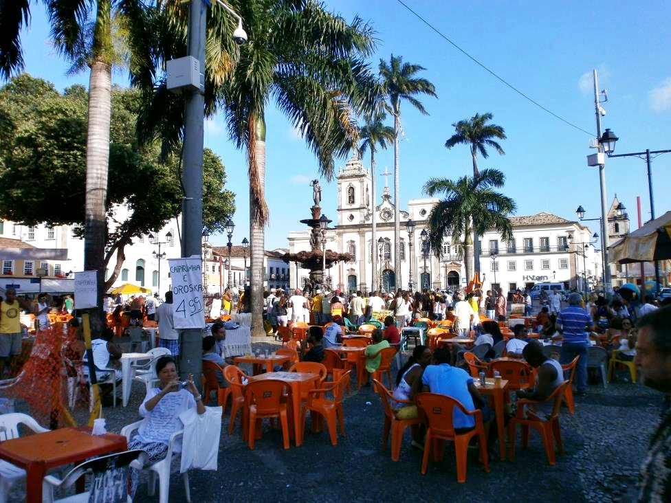 Central square bar atmosphere with palm trees, nice palaces and plenty of drinking tables full of people, Salvador da Bahia
