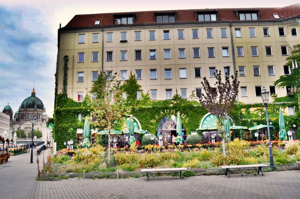 Geogrbraeu restaurant facade with Cathedral dome in the distance